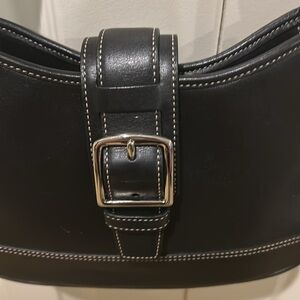 COACH HAMPTON BAG
BLACK
Excellent condition., Bag measures 7"H x 10"W x 2.5"D